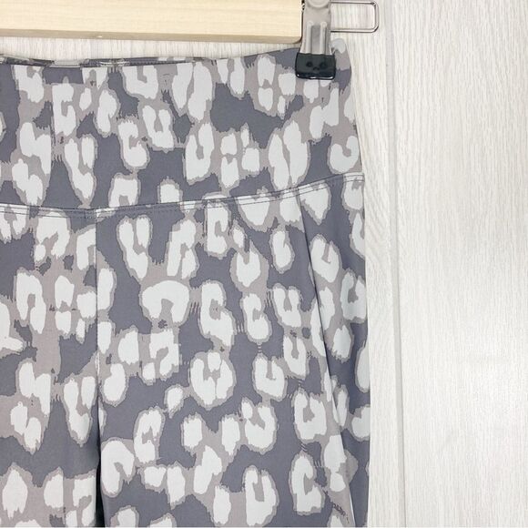The North Face | One The Mountain Animal Print Leggings Size Medium - Picture 3 of 10